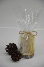 Lūpu Balzāms un svecīte uz koka palikņa (iesaiņots un gatavs dāvināšanai) - Image 4