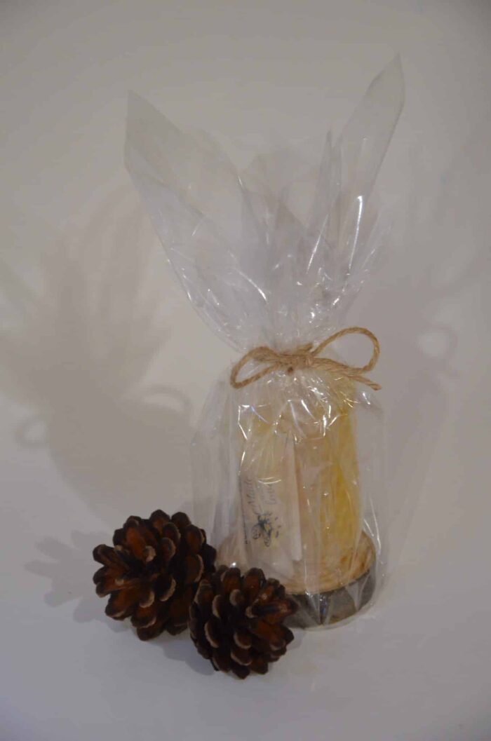 Lūpu Balzāms un svecīte uz koka palikņa (iesaiņots un gatavs dāvināšanai) - Image 3