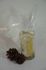 Lūpu Balzāms un svecīte uz koka palikņa (iesaiņots un gatavs dāvināšanai) - Image 5