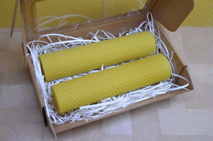 2 Tītas bišu vaska sveces iesaiņotas kastītē 20,5cm x 4.5cm. Perfekta Ziemassvētku dāvana - Image 6