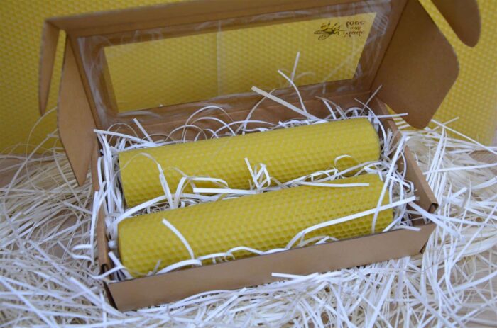 2 Tītas bišu vaska sveces iesaiņotas kastītē 20,5cm x 4.5cm. Perfekta Ziemassvētku dāvana - Image 3