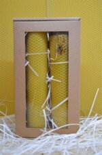 2 Tītas bišu vaska sveces iesaiņotas kastītē 20,5cm x 4.5cm. Perfekta Ziemassvētku dāvana - Image 2